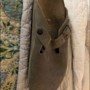 Size 39 fits size 9 light brown used for one week shows no wear Birkenstock